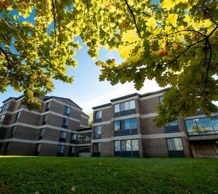 Au Campus Hotel Шербрук Екстериор снимка