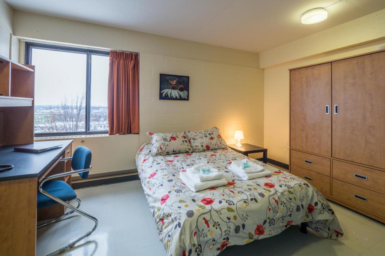 Au Campus Hotel Шербрук Екстериор снимка