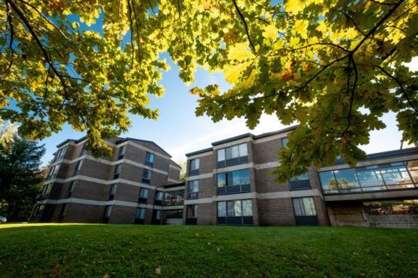 Au Campus Hotel Шербрук Екстериор снимка