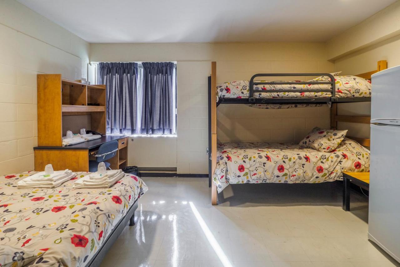 Au Campus Hotel Шербрук Екстериор снимка