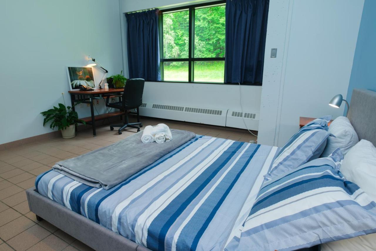 Au Campus Hotel Шербрук Екстериор снимка