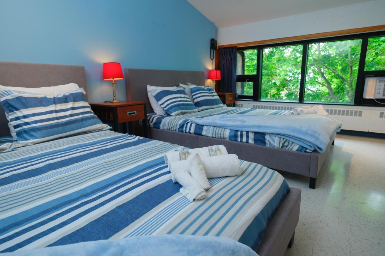 Au Campus Hotel Шербрук Екстериор снимка