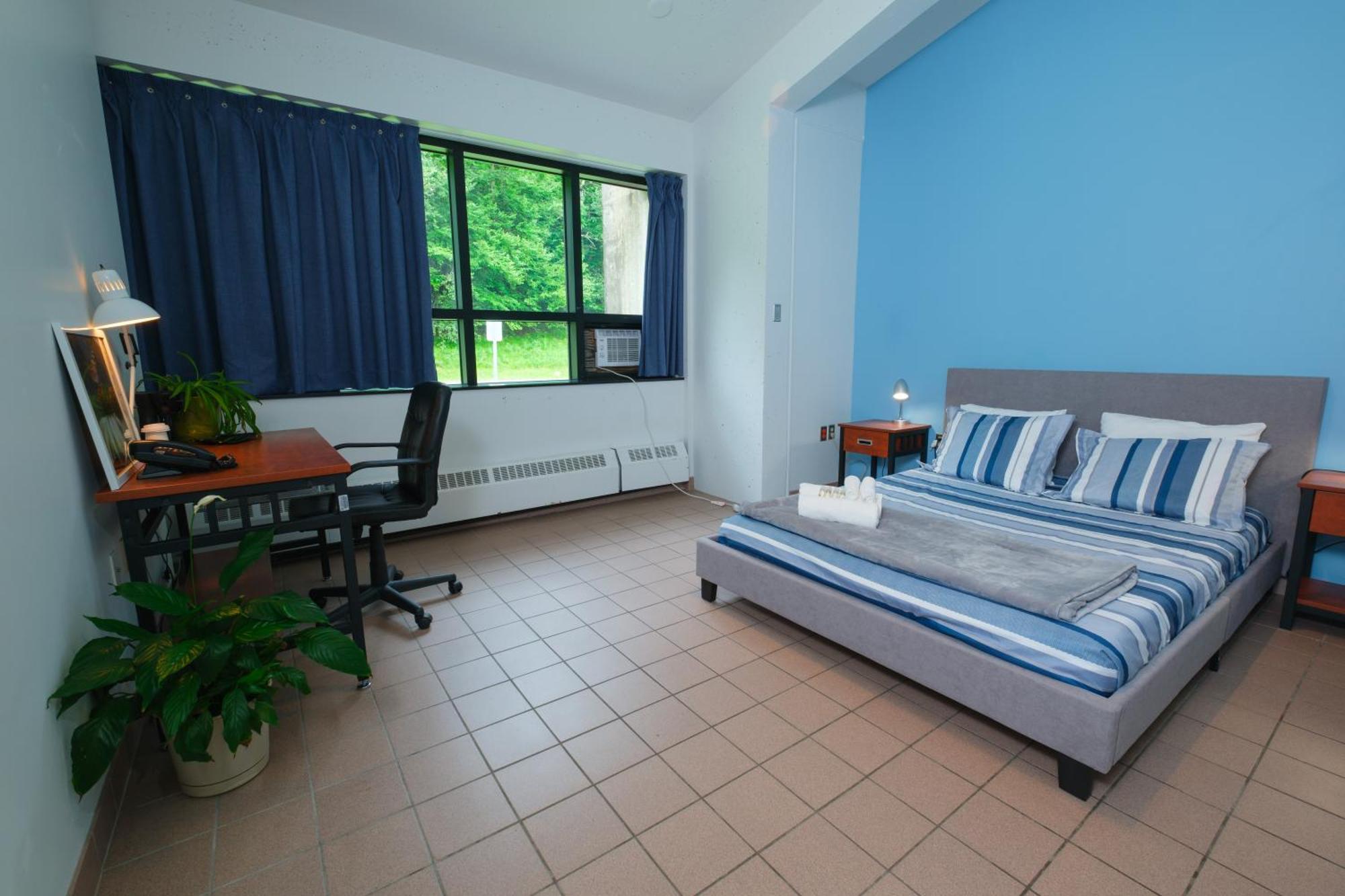 Au Campus Hotel Шербрук Екстериор снимка
